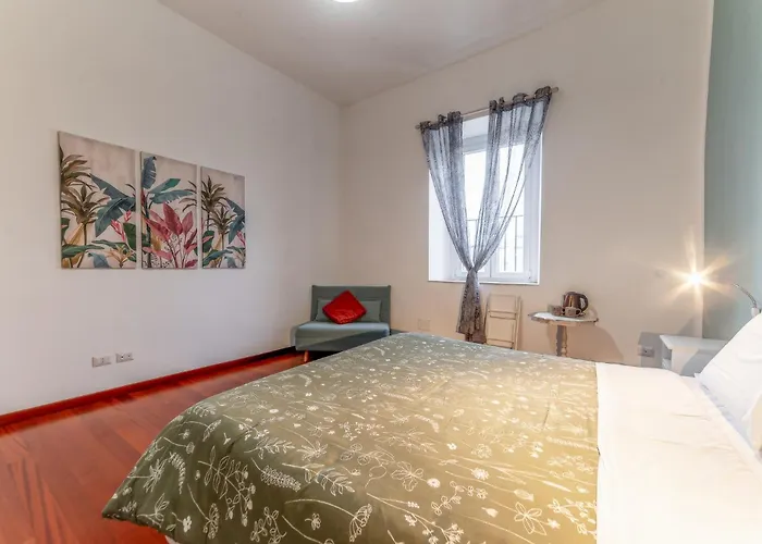 Campani - Termini Train Station & Wi-fi 4*